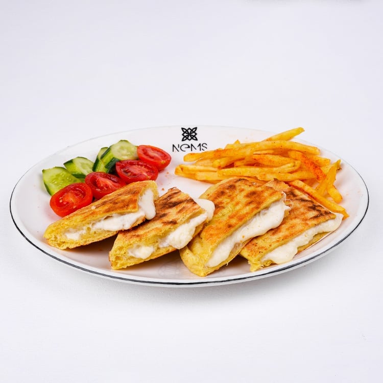 EZİNE PEYNİRLİ TOST